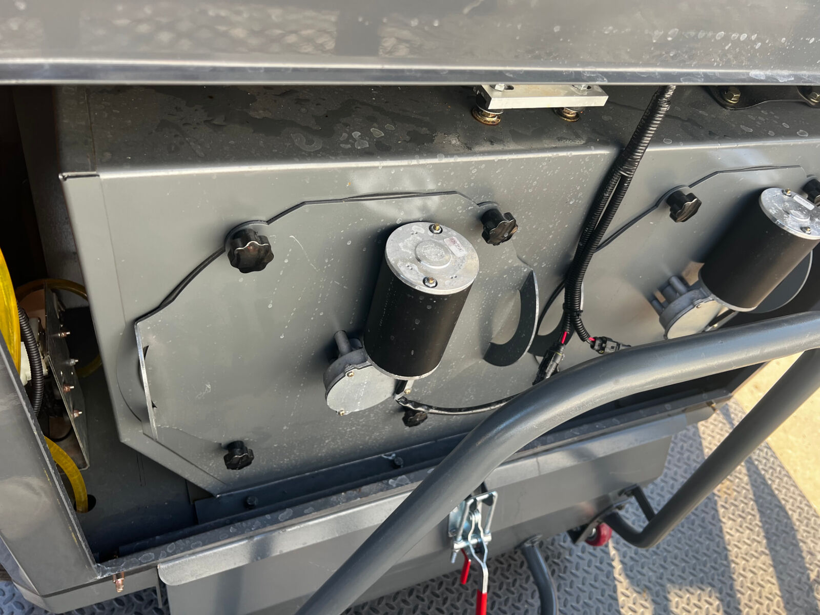 Dual cylinder dust filters inside the TurfBoni